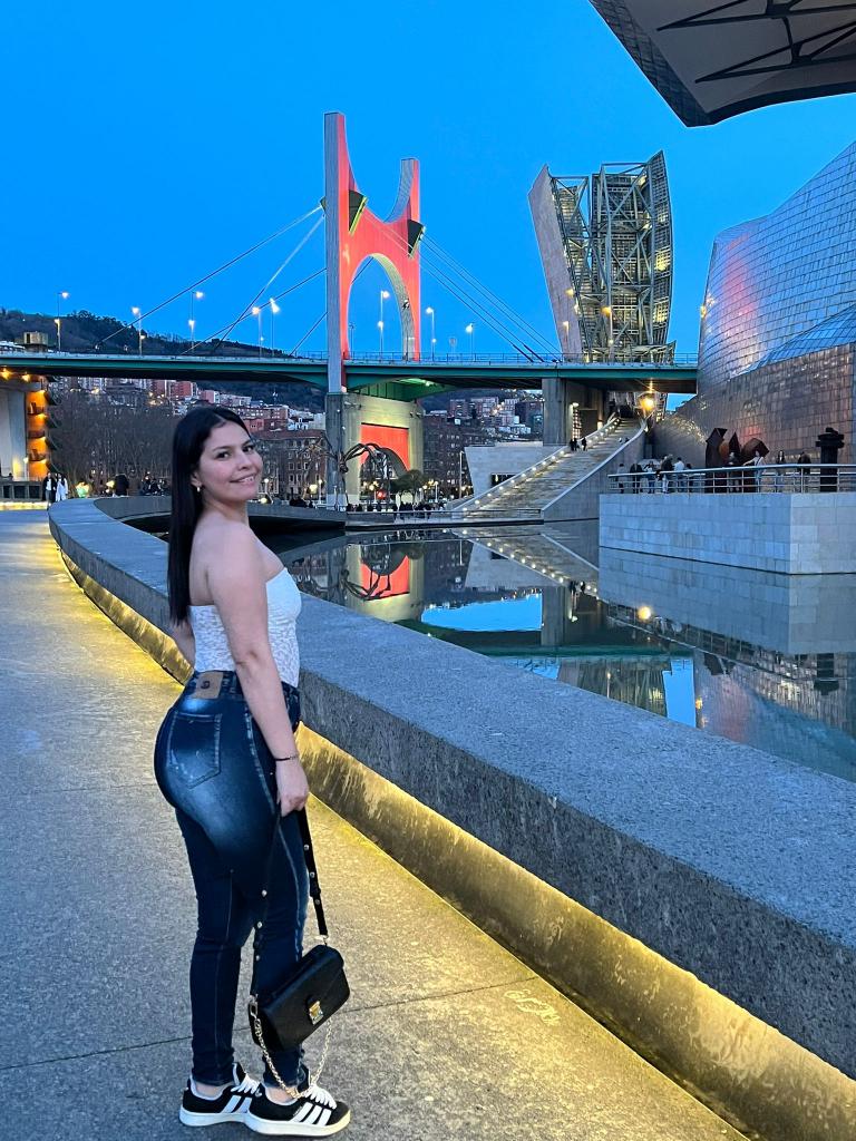 662610257: Chica busca chico en Sevilla