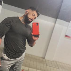 698133722: Chico busca chica en Barcelona