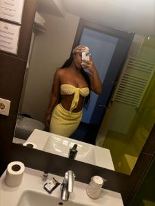 673069426: Chica busca chico en Sevilla