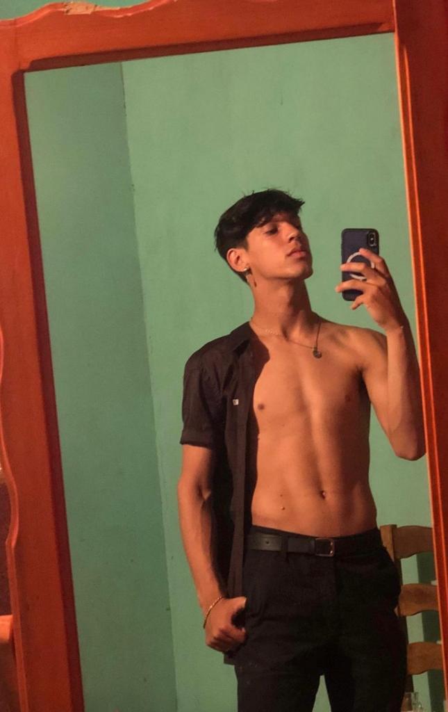 674344545: Chico busca chica en Sevilla