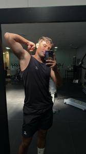 Chico busca chica en Granada: 