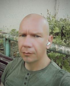 645227431: Chico busca chica en Barcelona