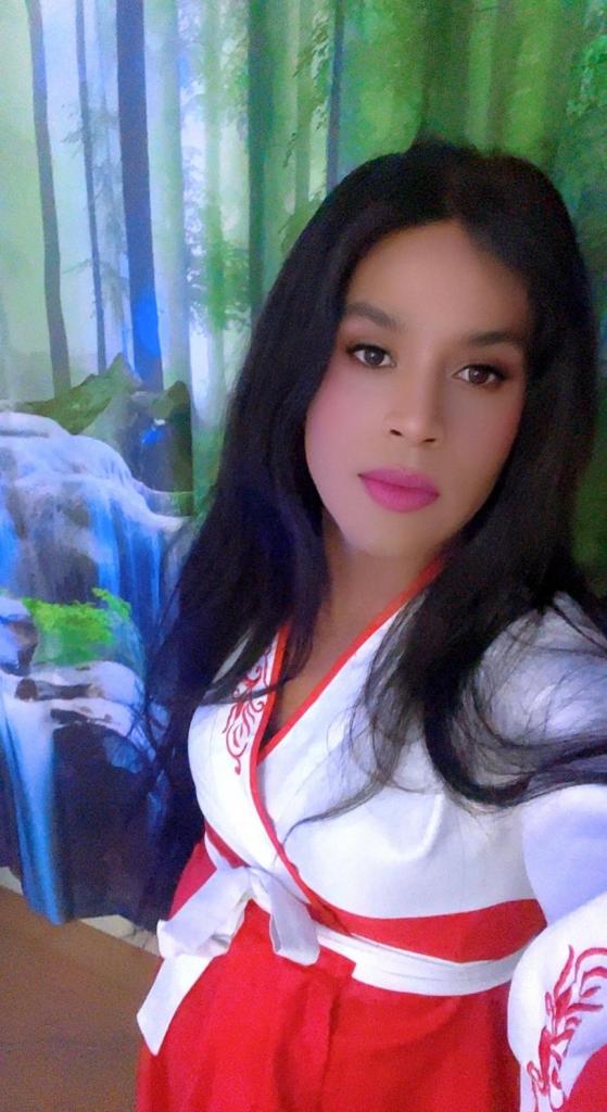 654220525: Travesti en León