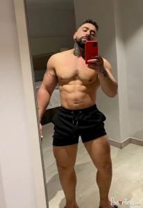 698133722: Chico busca chica en Barcelona