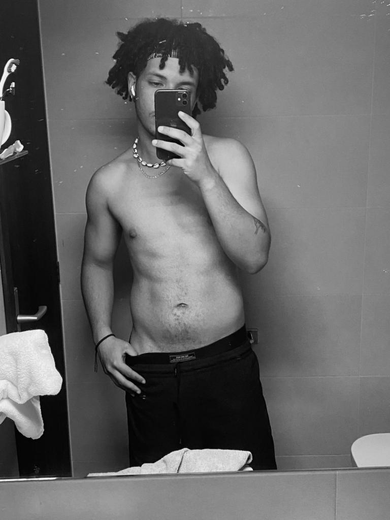 644190965: Chico busca chica en Pontevedra