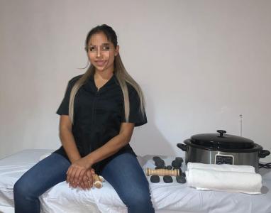 677023099: Chica busca chico en Sevilla