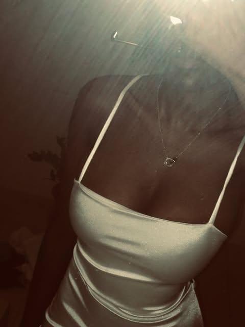 697886579: Chica busca chico en Pontevedra