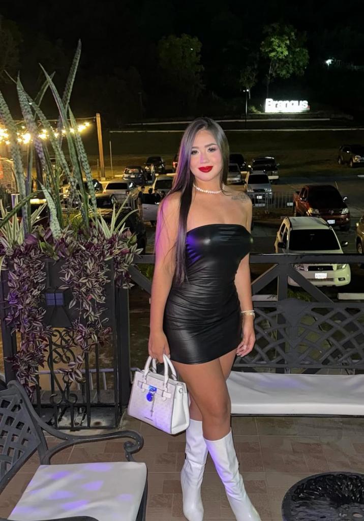 660790186: Chica busca chico en Sevilla