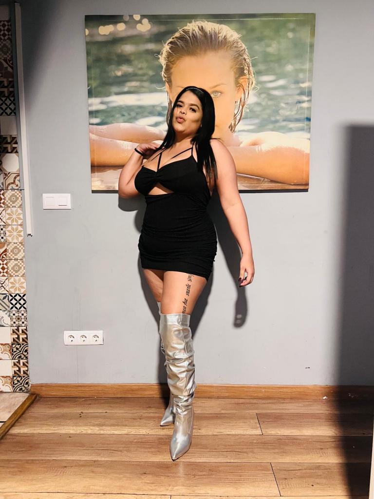 633791948: Chica busca chico en Barcelona