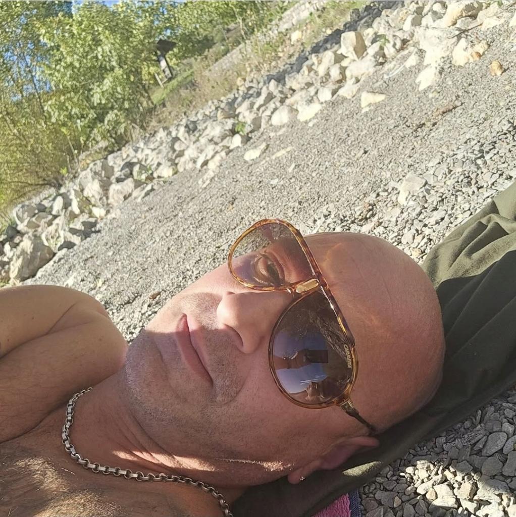 672447608: Chico busca chica en Álava