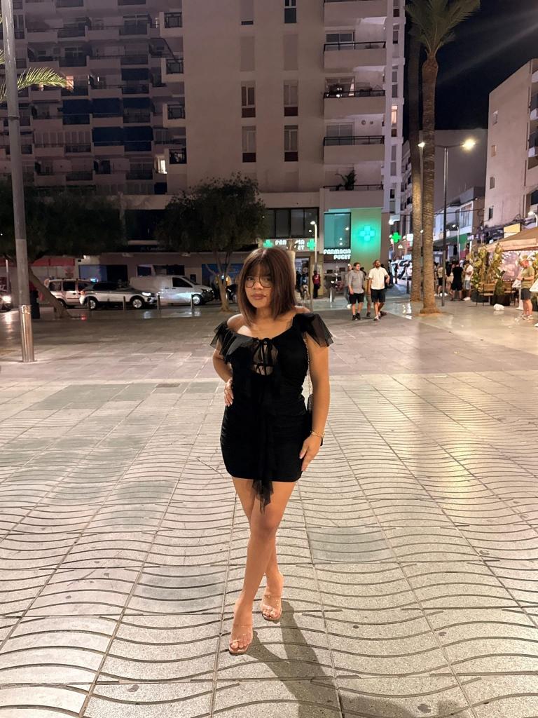 Chica busca chico en Ibiza: 