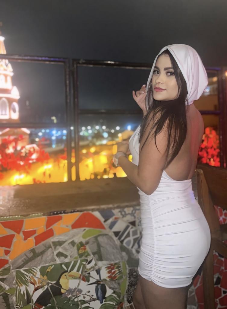 613793336: Chica busca chico en Barcelona