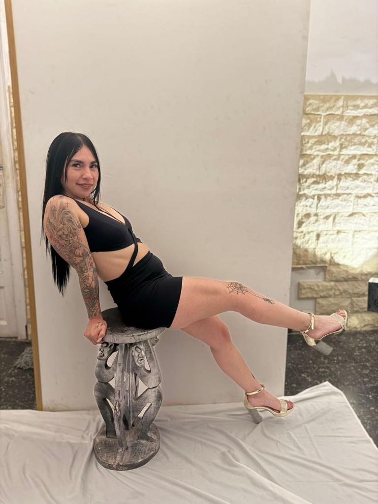 647075884: Chica busca chico en Huelva