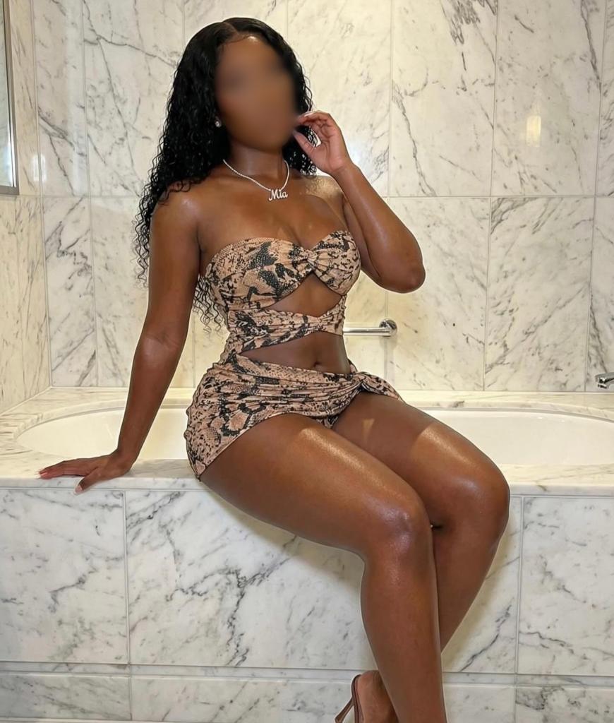 611265354: Chica busca chico en Sevilla