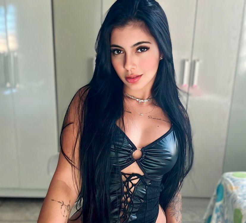 Chica busca chico en Alicante: Chica busca chico