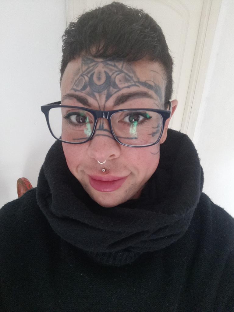 610166989: Chica busca chico en Sevilla