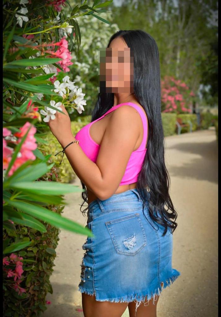 664645884: Chica busca chico en Sevilla