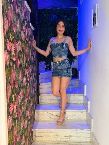 617746381: Chica busca chico en Madrid