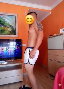 677433729: Chico busca chica en Pontevedra