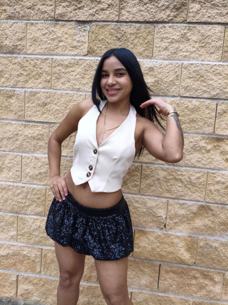 664874220: Chica busca chico en Madrid