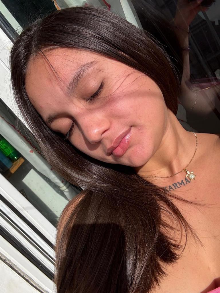 674624205: Chica busca chico en Barcelona