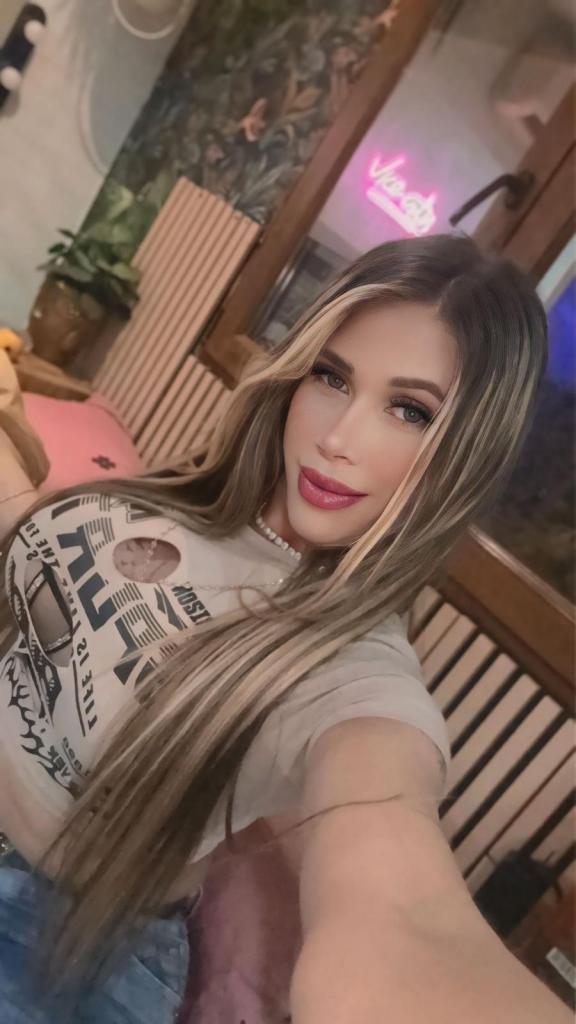 615781172: Travesti en Granada