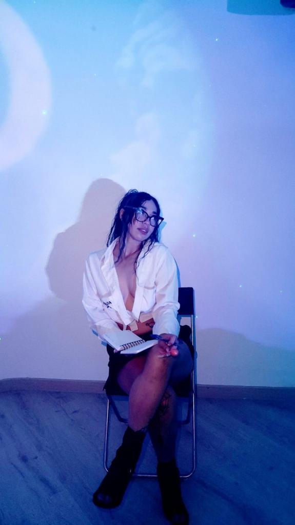 647075884: Chica busca chico en Huelva