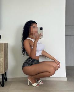 614364062: Chica busca chico en Barcelona
