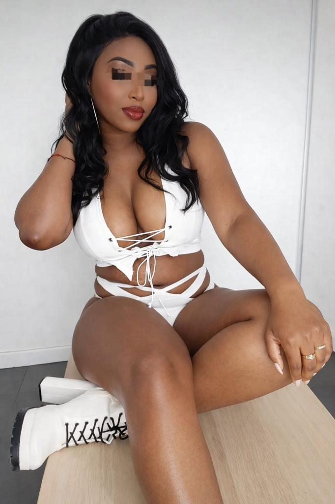 697715622: Chica busca chico en Murcia