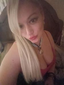 613958151: Chica busca chico en La Coruña