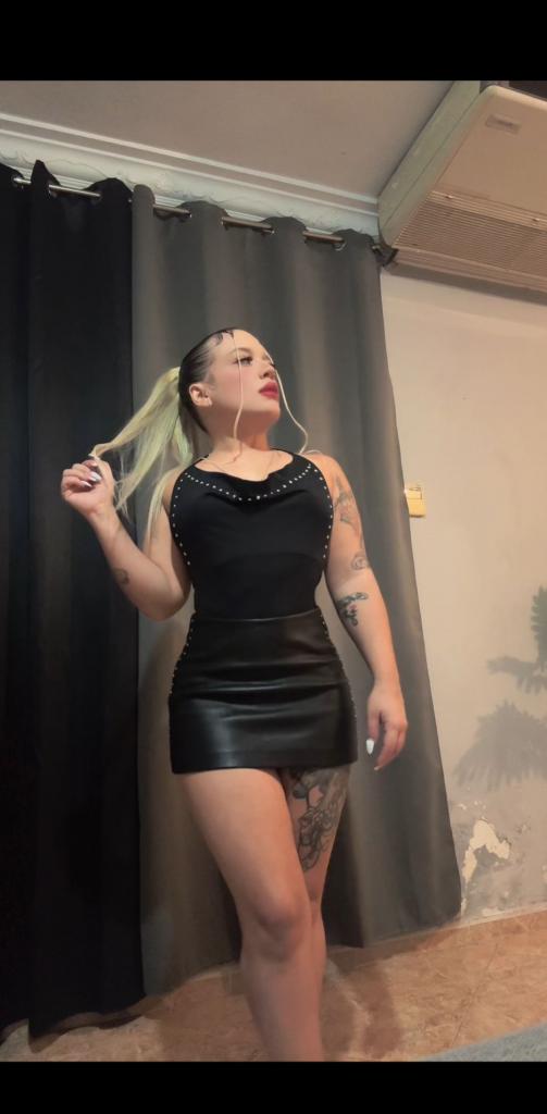 661629375: Chica busca chico en Barcelona