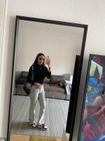 664427561: Chica busca chico en Barcelona