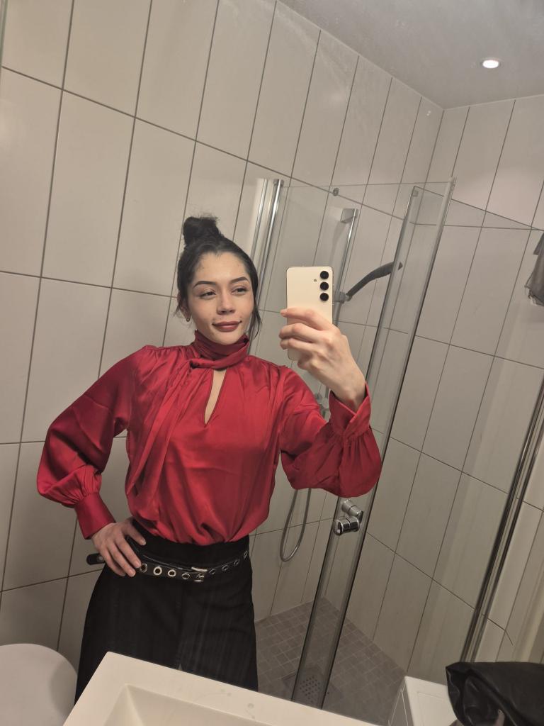 617746381: Chica busca chico en Madrid