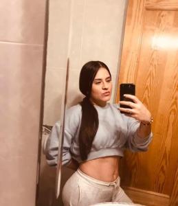 647315397: Chica busca chico en Madrid