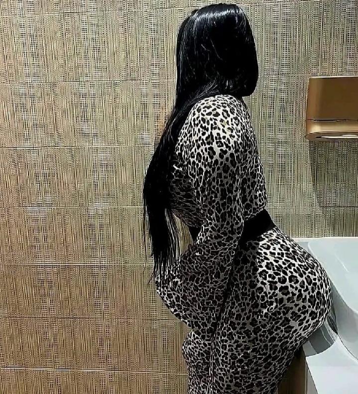 664371235: Chica busca chico en Valencia