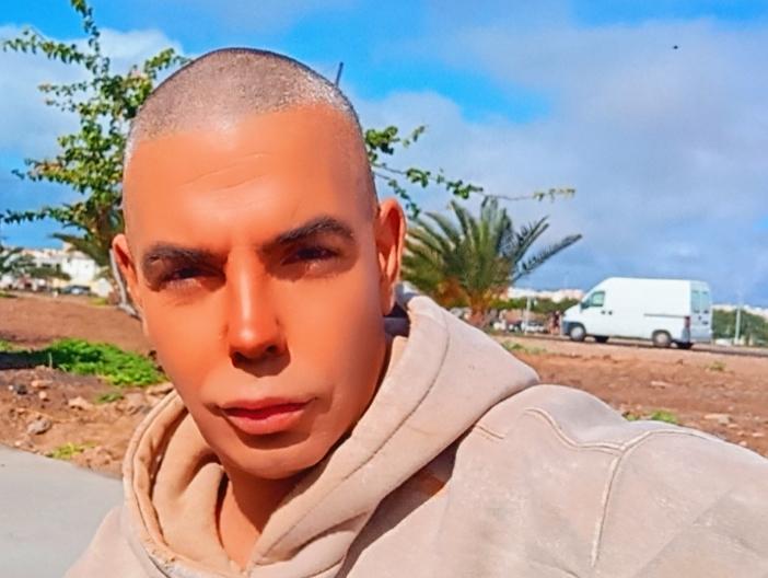 Chico busca chica en Las Palmas: 