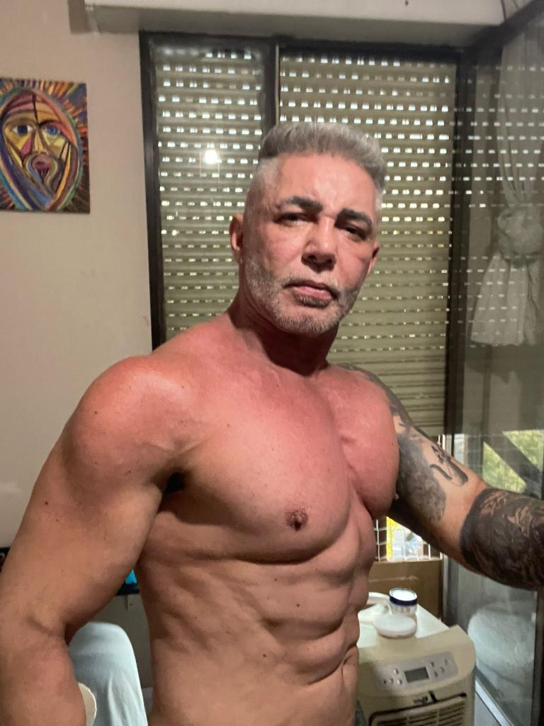 744456349: Chico busca chica en Valencia