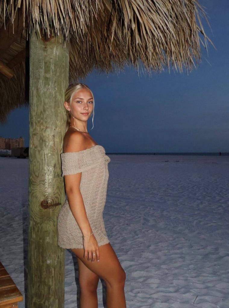 643049117: Chica busca chico en Cantabria