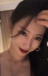 600041501: Chica busca chico en Gerona