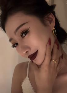 600041501: Chica busca chico en Gerona