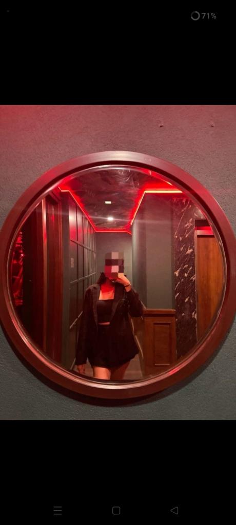 677109779: Chica busca chico en Mallorca