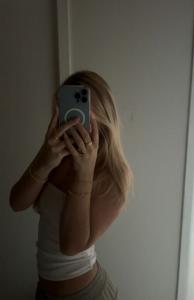 663988007: Chica busca chico en Málaga