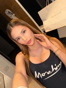 657339213: Chica busca chico en Ibiza