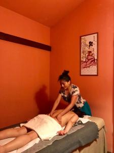 932226595: Chica busca chico en Barcelona