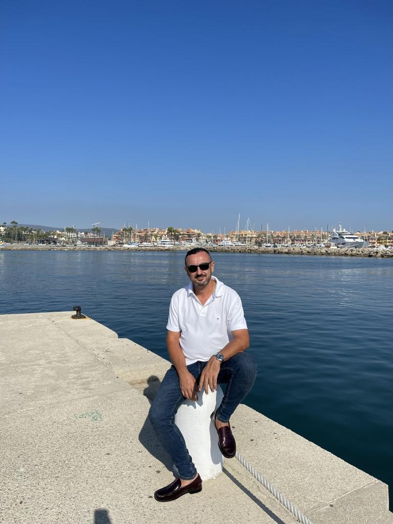 Chico busca chica en Málaga: 