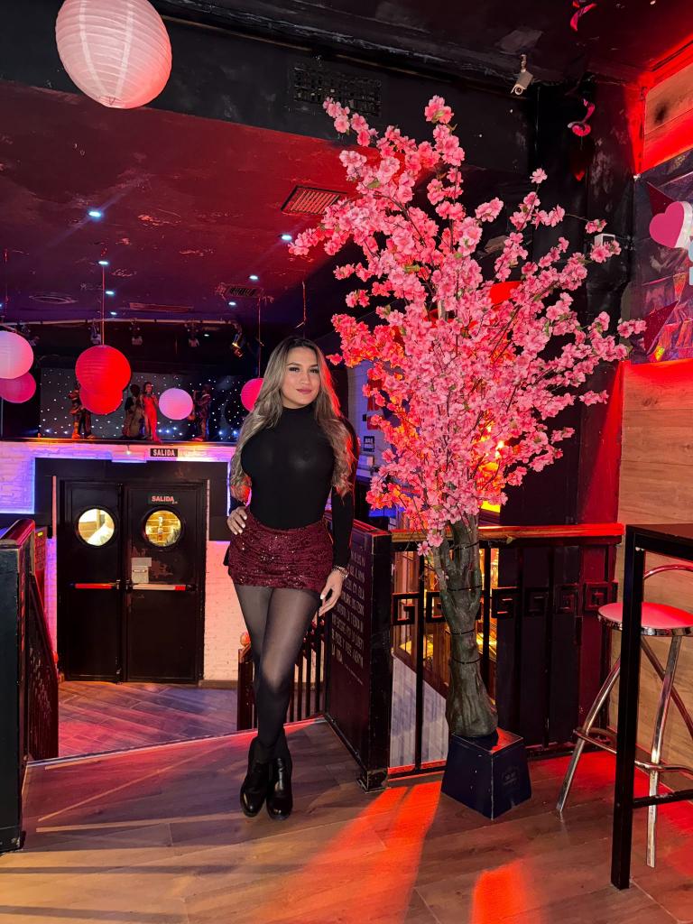 634324369: Chica busca chico en Barcelona