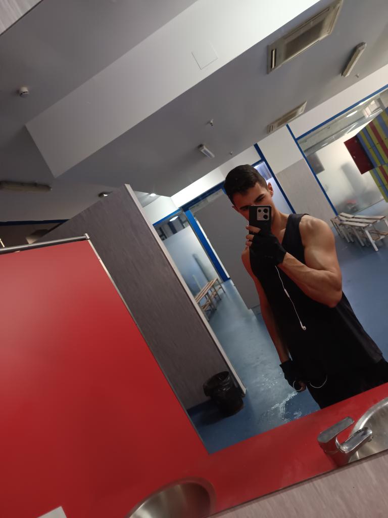 Chico busca chica en Sevilla: 