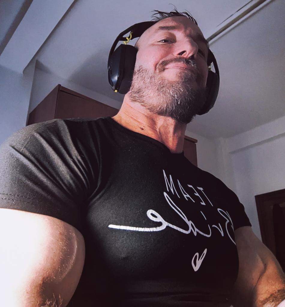 603897404: Chico busca chica en Pontevedra