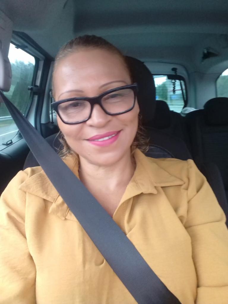 643877341: Chica busca chico en La Coruña