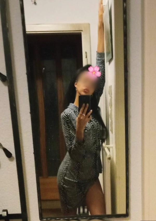613767340: Chica busca chico en Pontevedra